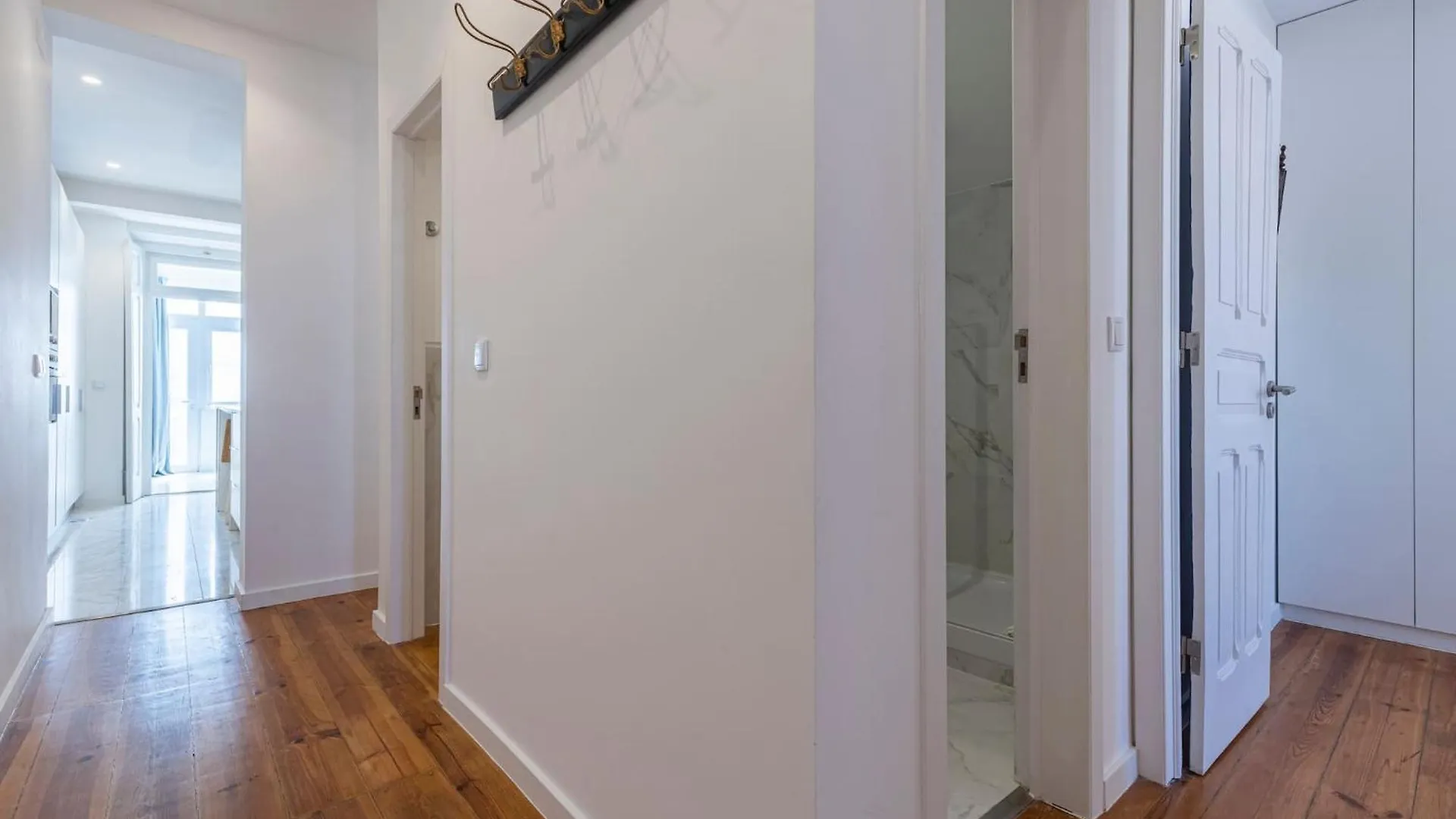 Beautiful River Views In Graca Lisbon Apartment