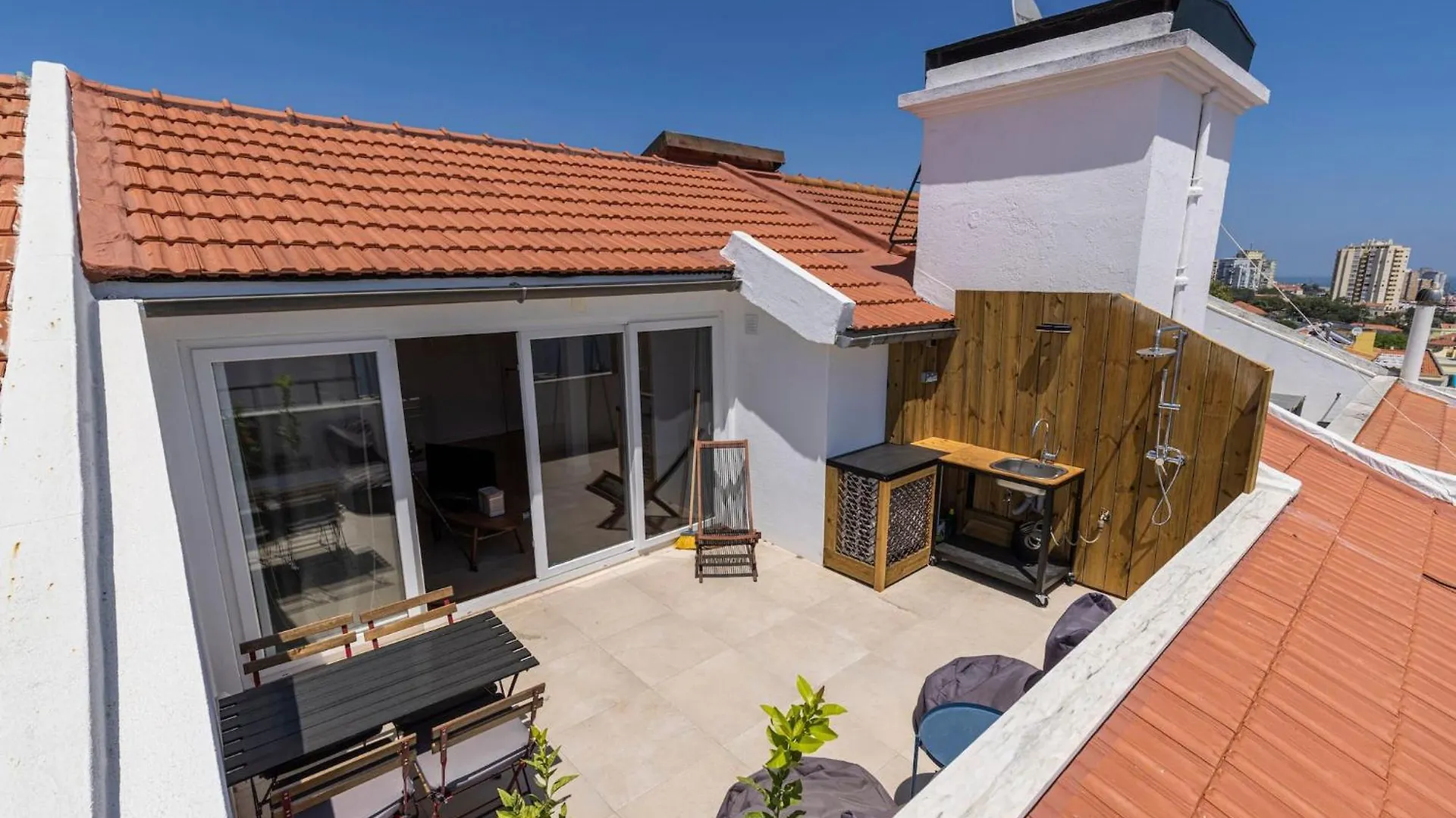 Beautiful River Views In Graca Lisbon Apartment